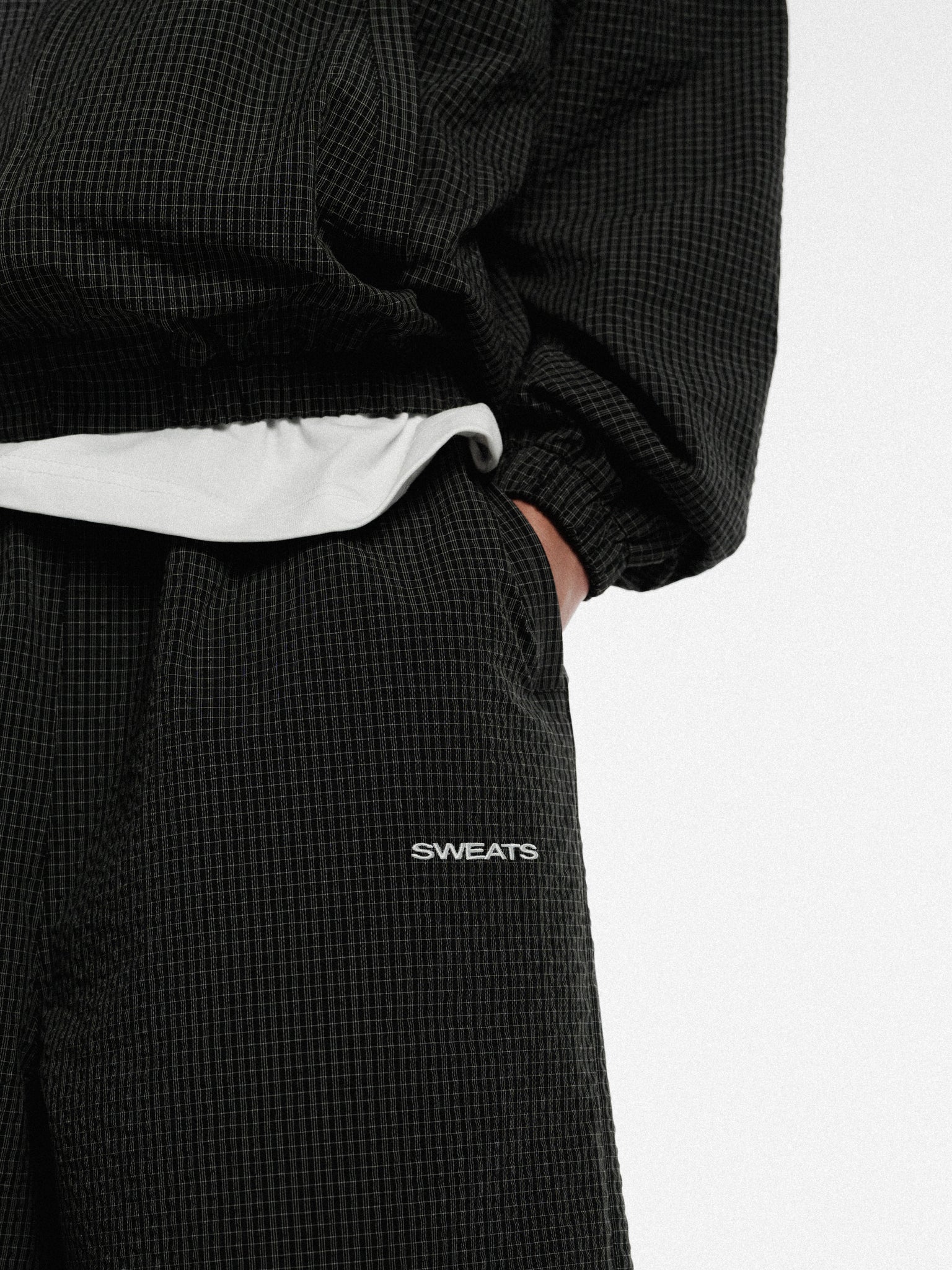 CHECKERED TRACK SHORT - BLACK/WHITE - Image 3