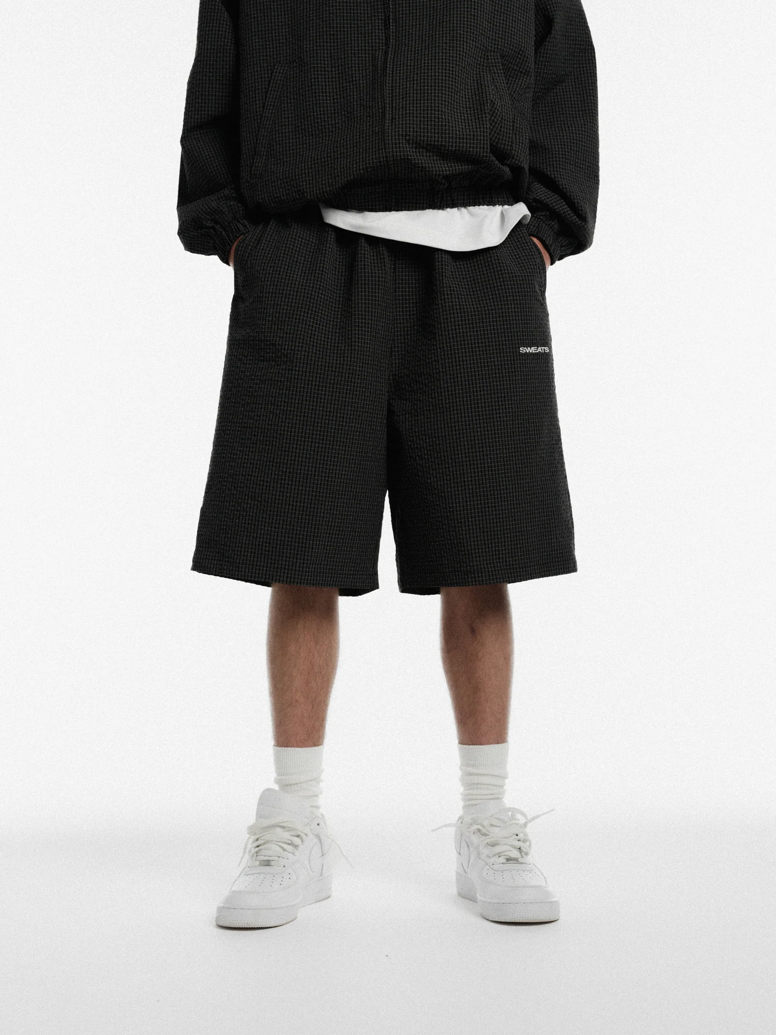 CHECKERED TRACK SHORT - BLACK/WHITE - Image 4