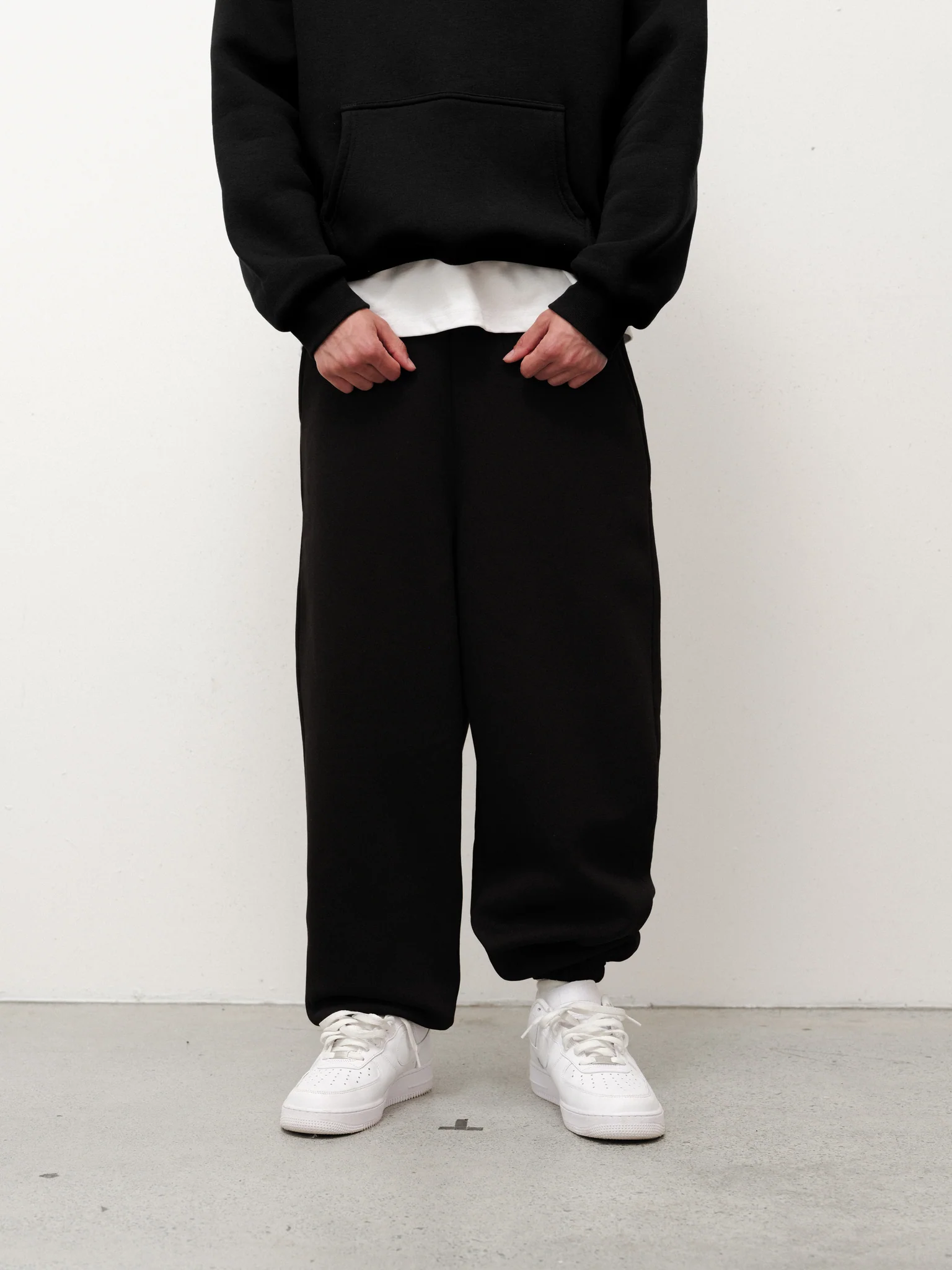 COZY SWEATPANT - BLACK - Image 4