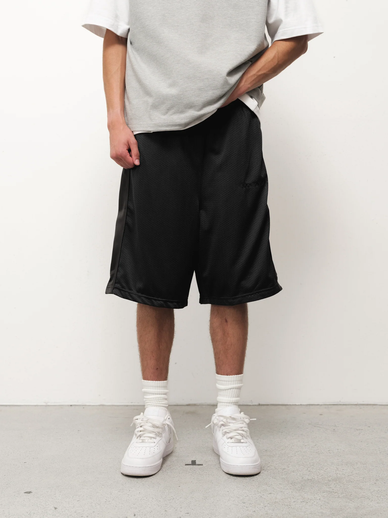 MESH SHORT - BLACK - Image 2