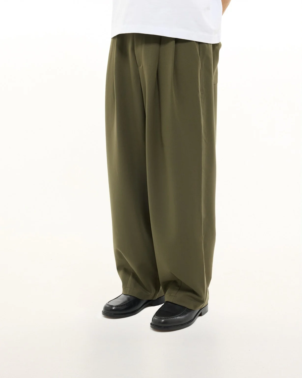 PLEATED PANT - OLIVE - Image 4
