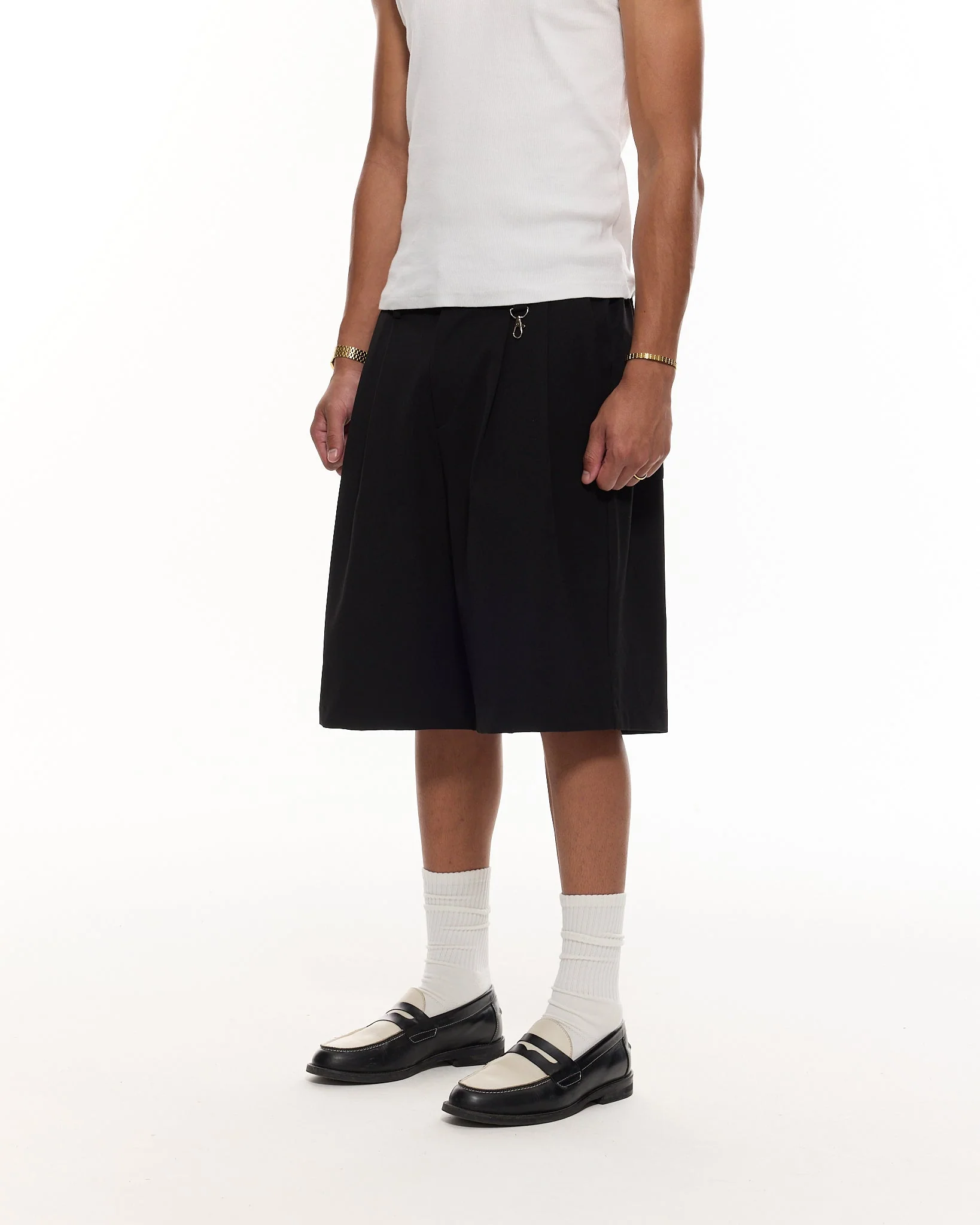 PLEATED SHORT - BLACK - Image 3