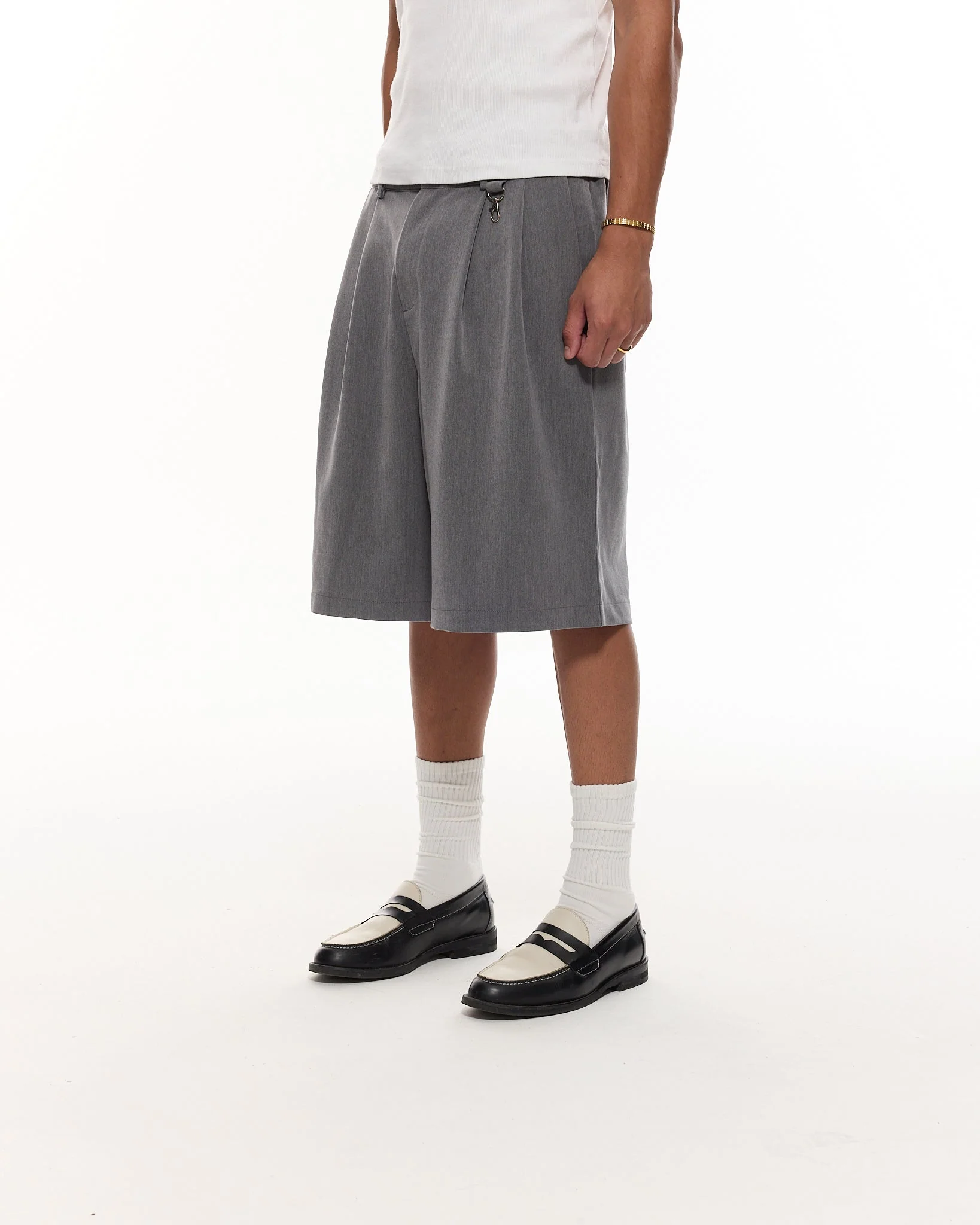 PLEATED SHORT - GREY - Image 6